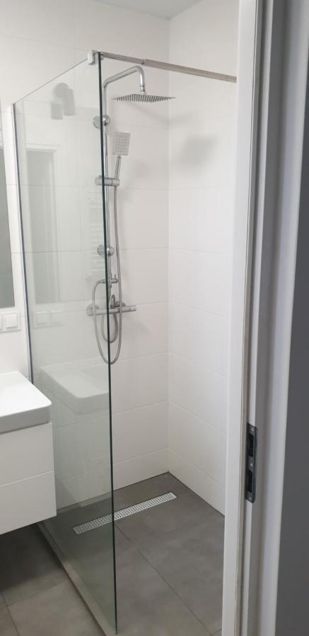 Apartament W Centrum Kielc Z Prywatnym Parkingiem Kielce Ngoại thất bức ảnh
